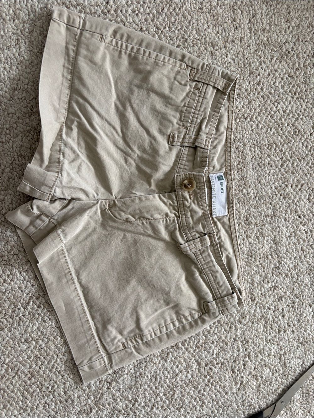 GAP Khaki Shorts Size: 2 A28
